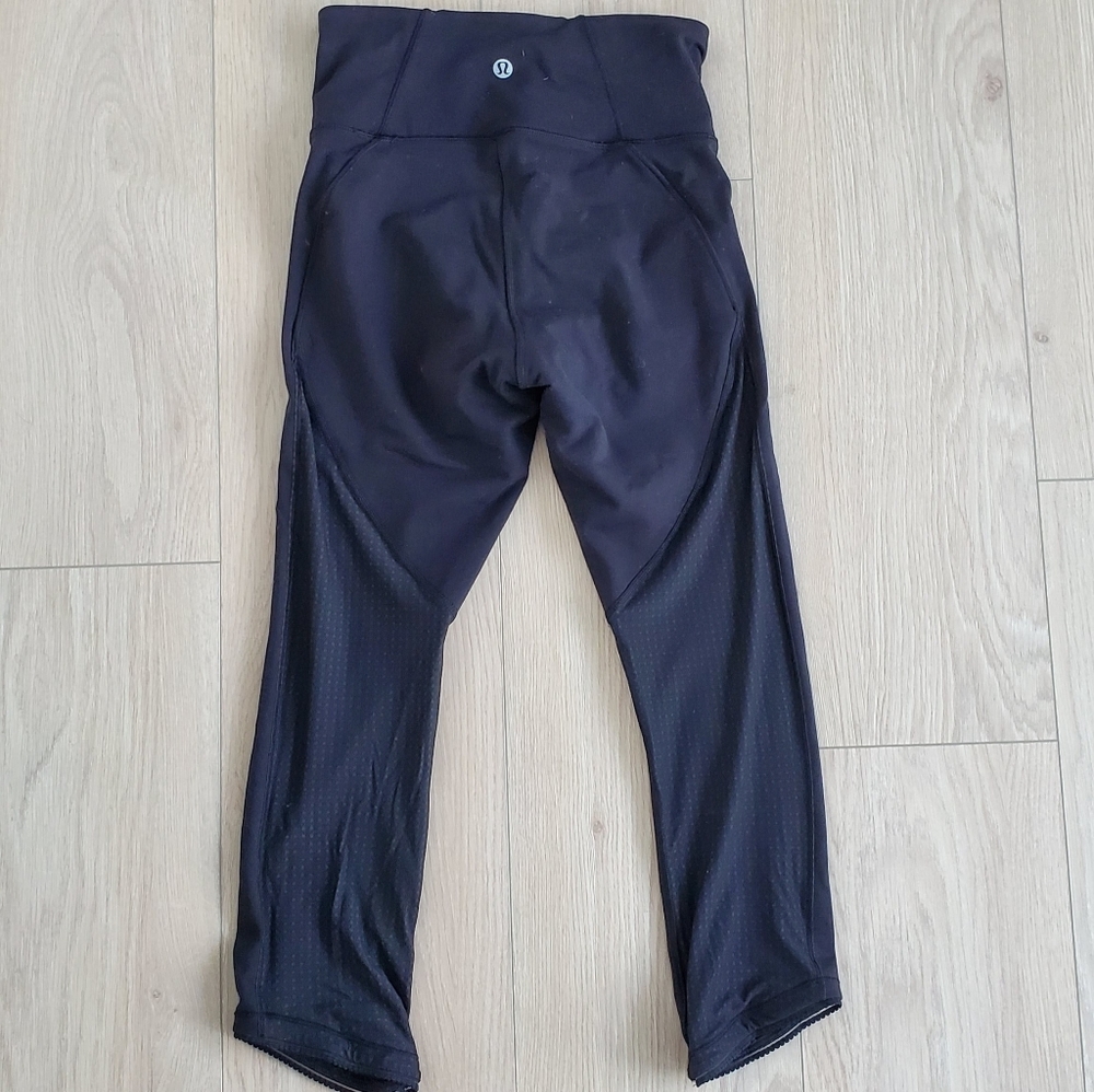 Lululemon 3/4 mesh leggings in size 2 - Picture 2 of 6